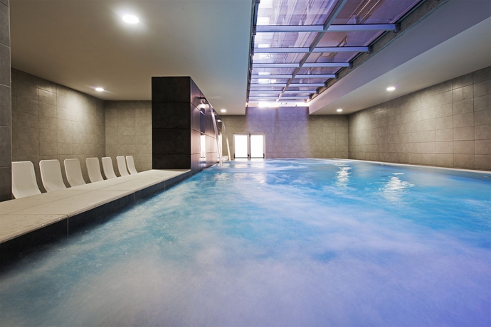 Imagen de la piscina del Apartahotel Kn Columbus. Foto 14