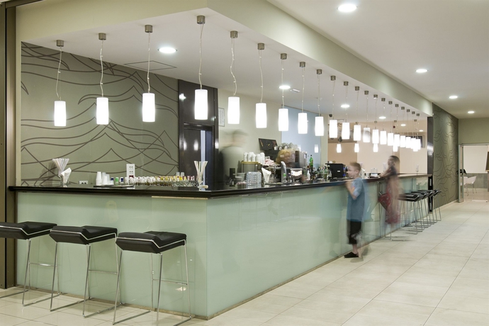 Imagen del bar/restaurante del Apartahotel Kn Columbus. Foto 3