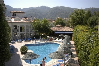 Imagen de la piscina del Apartahotel Kurt Apartments. Foto 6