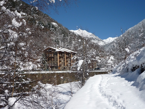 Imagen de los exteriores del Apartahotel La Neu, Llorts. Foto 7