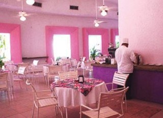 Imagen del bar/restaurante del Apartahotel La Palapa. Foto 3