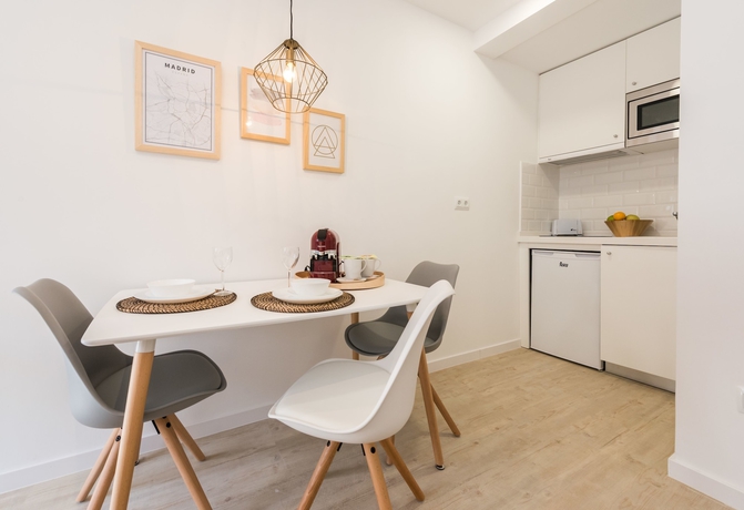 Imagen de la habitación del Apartahotel Landh La Latina. Foto 10