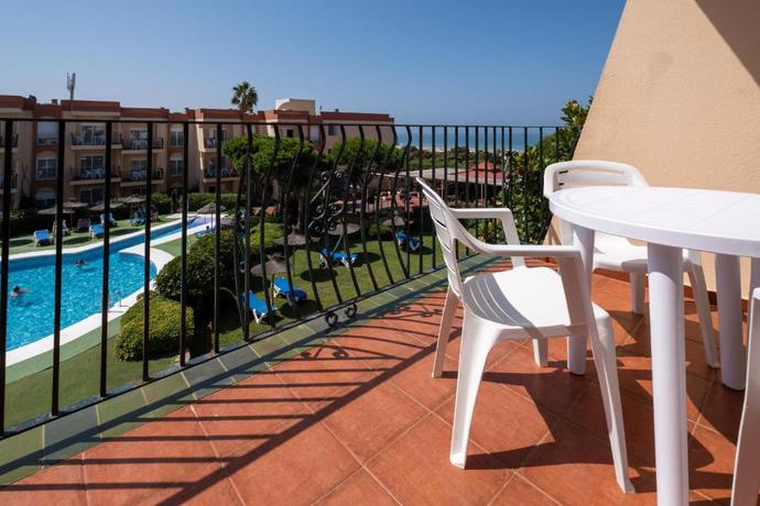 Imagen de los exteriores del Apartahotel Las Dunas, Chiclana - Sancti Petri. Foto 18