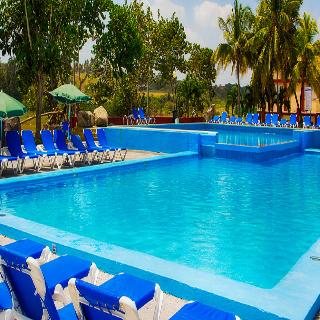 Imagen de la piscina del Apartahotel Las Terrazas, Vedado. Foto 6