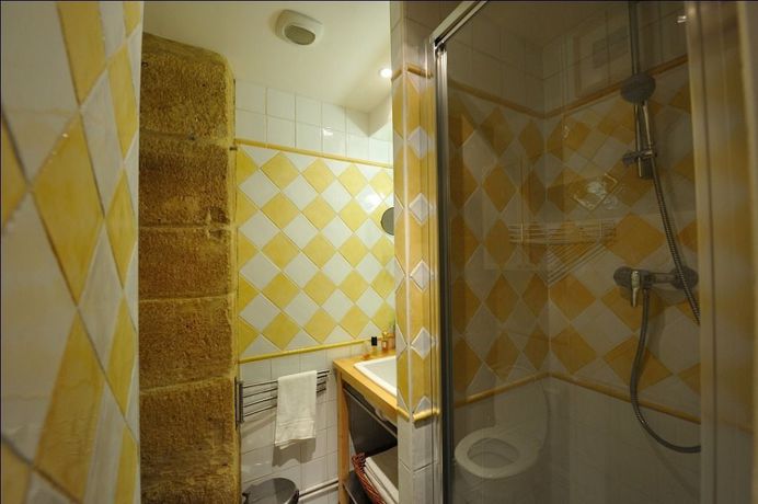 Imagen de la habitación del Apartahotel Les Patios Du Marais. Foto 3