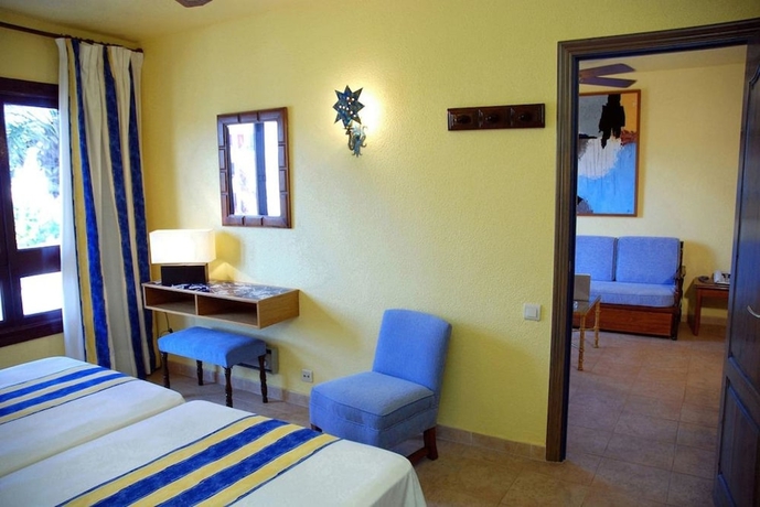 Imagen de la habitación del Apartahotel Londres. Foto 14