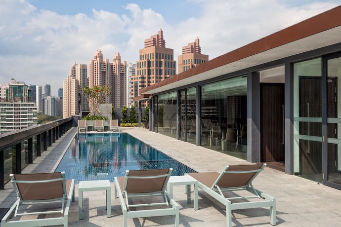 Imagen de la piscina del Apartahotel Louis Kienne Serviced Residences. Foto 11