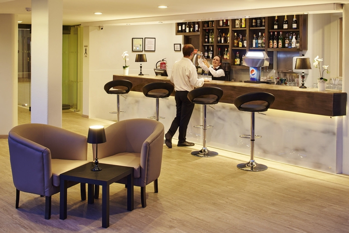 Imagen del bar/restaurante del Apartahotel Luna Clube Oceano. Foto 4