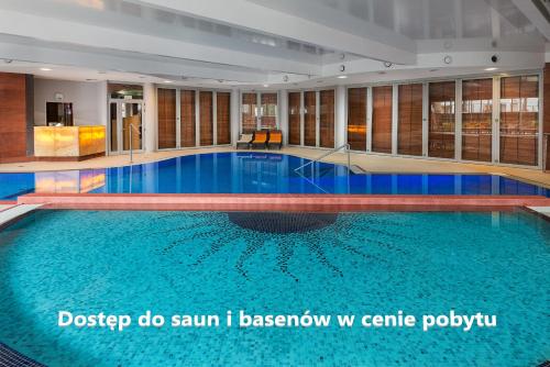 Imagen de la piscina del Apartahotel Maloves Resort and Spa Prywatne. Foto 19