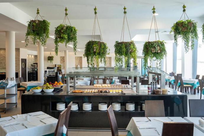 Imagen del bar/restaurante del Apartahotel MarSenses Ferrera Blanca. Foto 2