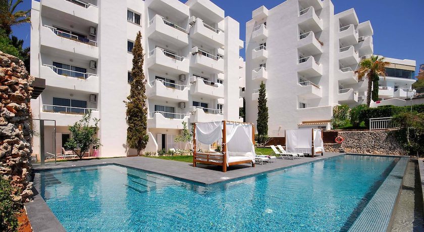 Imagen de la piscina del Apartahotel MarSenses Natura Olea. Foto 16