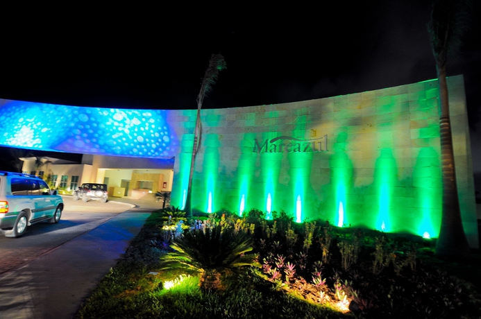 Imagen de los exteriores del Apartahotel Mareazul Beach Front Resort Playa del Carmen. Foto 7