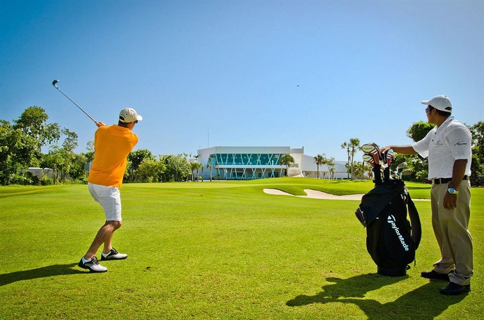 Imagen de los exteriores del Apartahotel Mareazul Beach Front Resort Playa del Carmen. Foto 8