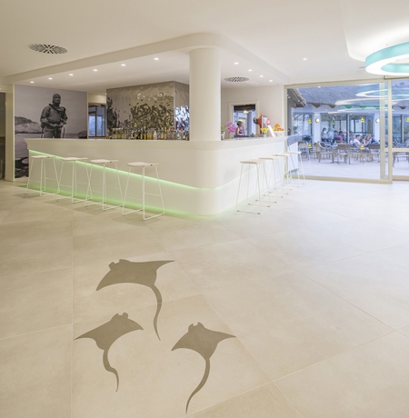 Imagen del bar/restaurante del Apartahotel Marvell Club. Foto 6