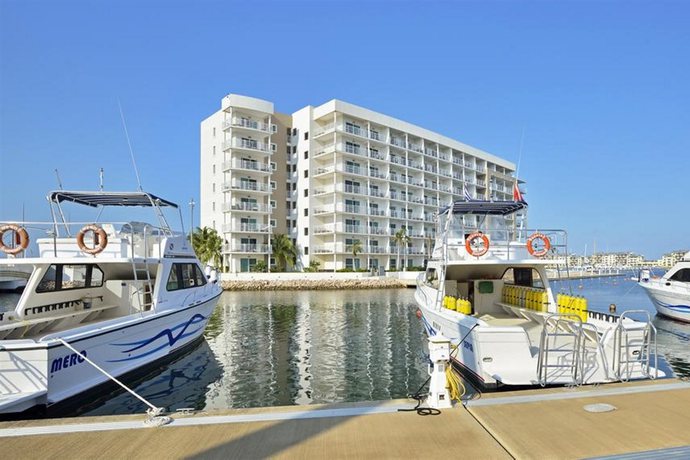 Imagen de los exteriores del Apartahotel Melia Marina Varadero Apartamentos. Foto 7