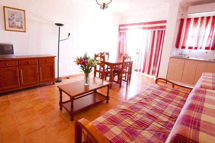 Imagen de la habitación del Apartahotel Mirachoro Portimao. Foto 4