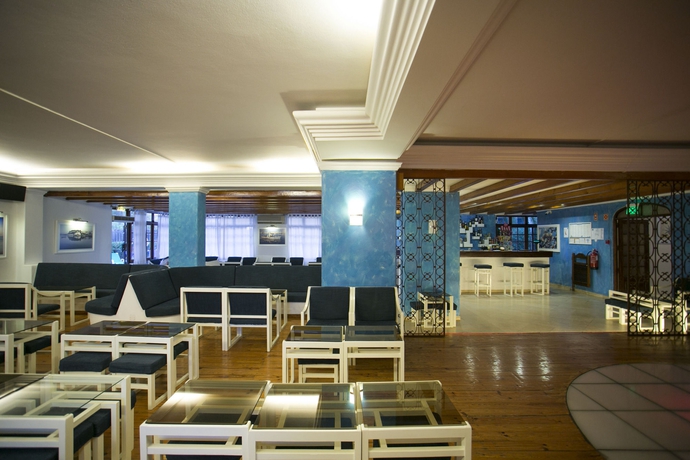 Imagen del bar/restaurante del Apartahotel Mirachoro Praia Da Rocha. Foto 5