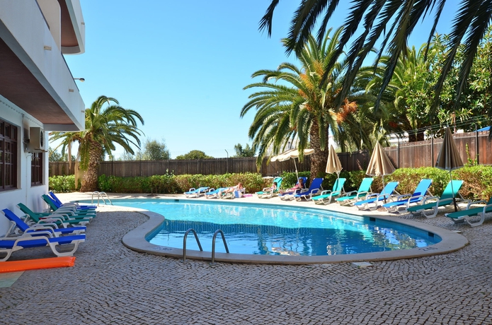 Imagen de los exteriores del Apartahotel Mirachoro Praia Da Rocha. Foto 11