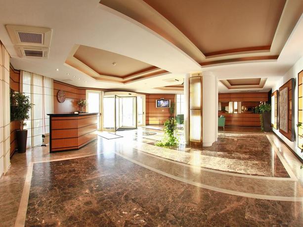 Imagen general del Apartahotel Monte Carlo Palace Suites. Foto 10