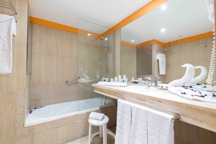 Imagen de la habitación del Apartahotel Morasol Suites. Foto 4