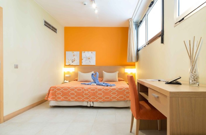 Imagen de la habitación del Apartahotel Morasol Suites. Foto 5