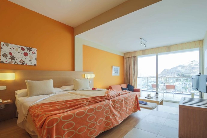 Imagen de la habitación del Apartahotel Morasol Suites. Foto 6