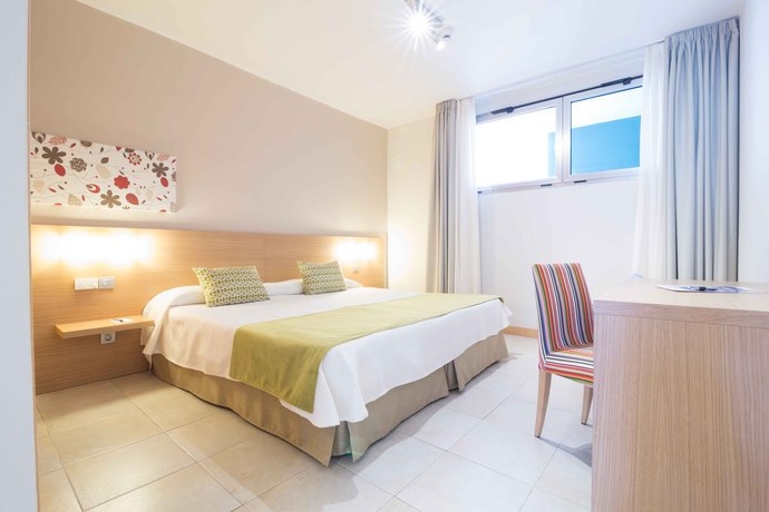 Imagen de la habitación del Apartahotel Morasol Suites. Foto 7