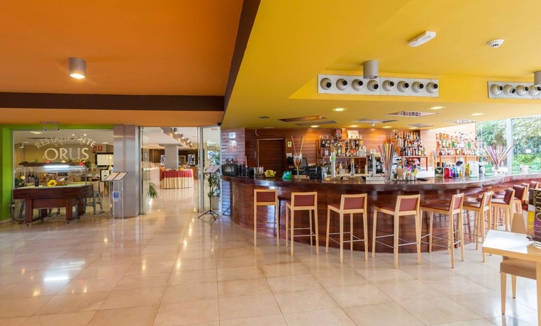 Imagen del bar/restaurante del Apartahotel Morasol Suites. Foto 2