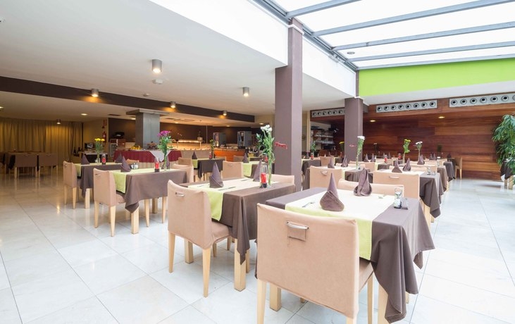 Imagen del bar/restaurante del Apartahotel Morasol Suites. Foto 3