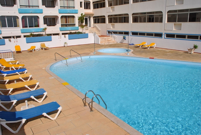 Imagen de la piscina del Apartahotel Navigator. Foto 7