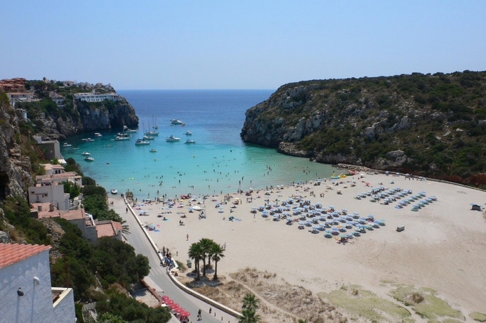 Imagen de los exteriores del Apartahotel Nelva Resort, Cala en Porter. Foto 15