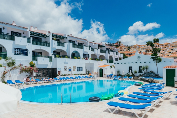Imagen de la piscina del Apartahotel Neptuno Costadeje. Foto 15