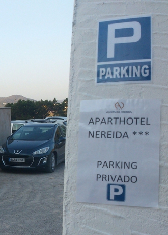 Imagen de los exteriores del Apartahotel Nereida, Bahia San Antonio. Foto 9