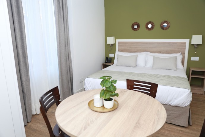 Imagen de la habitación del Apartahotel New Point Opera. Foto 3