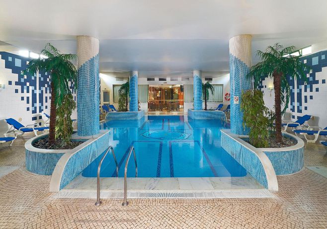 Imagen de la piscina del Apartahotel Oceanus. Foto 10