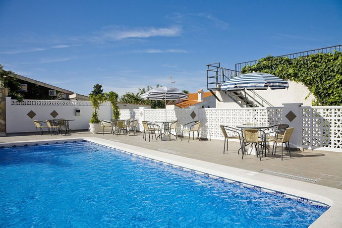 Imagen de la piscina del Apartahotel Ona Aldea del Mar. Foto 20