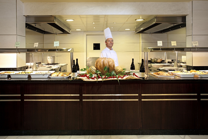 Imagen del bar/restaurante del Apartahotel Ona Marinas de Nerja. Foto 4