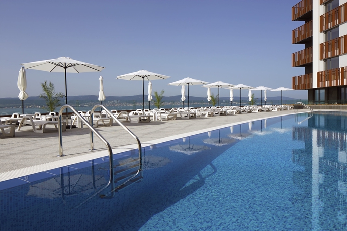 Imagen de la piscina del Apartahotel Paradiso, Nessebar. Foto 18