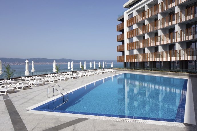 Imagen de la piscina del Apartahotel Paradiso, Nessebar. Foto 19