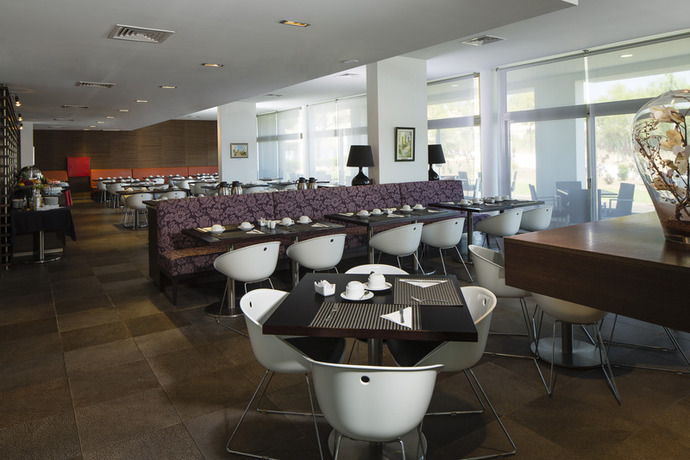 Imagen del bar/restaurante del Apartahotel Pelican Alvor. Foto 4