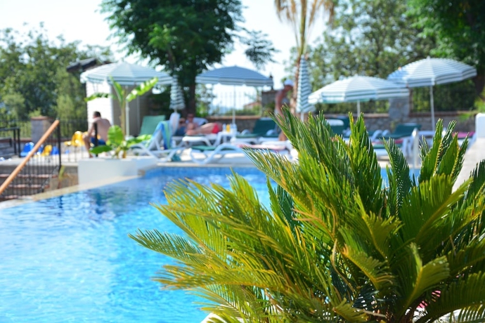 Imagen de la piscina del Apartahotel Perdikia Hill. Foto 15