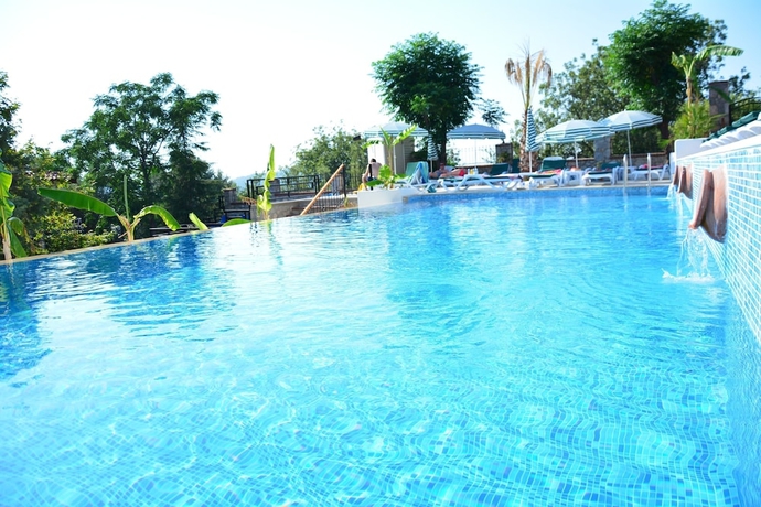 Imagen de la piscina del Apartahotel Perdikia Hill. Foto 16