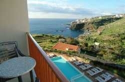 Imagen de la piscina del Apartahotel Pestana Atalaia Ocean Aparthotel. Foto 35