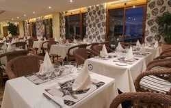 Imagen del bar/restaurante del Apartahotel Pestana Atalaia Ocean Aparthotel. Foto 18