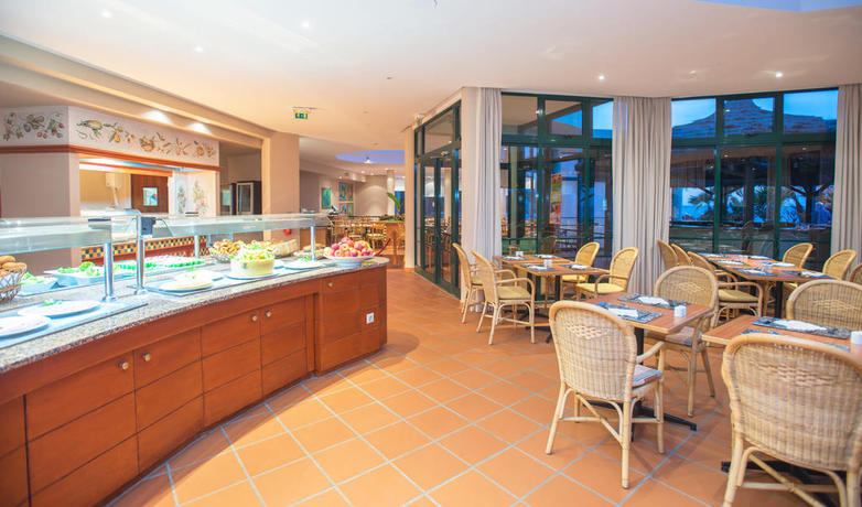 Imagen general del Apartahotel Pestana Ocean Bay Resort. Foto 5