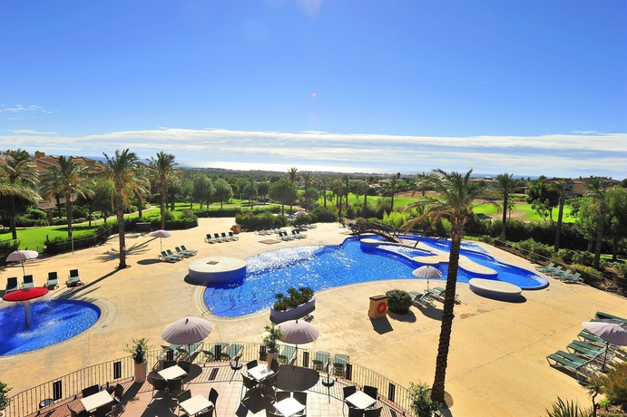 Imagen de la piscina del Apartahotel Pierre and Vacances Resort Bonavista De Bonmont. Foto 10