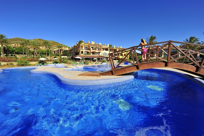 Imagen de la piscina del Apartahotel Pierre and Vacances Resort Bonavista De Bonmont. Foto 11