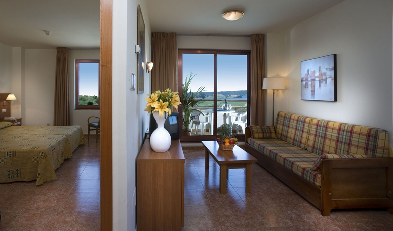 Imagen de los interiores del Apartahotel Playas de Liencres. Foto 11