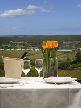 Imagen del bar/restaurante del Apartahotel Playas de Liencres. Foto 4