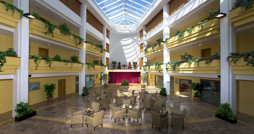 Imagen de los interiores del Apartahotel Playas de Liencres. Foto 13